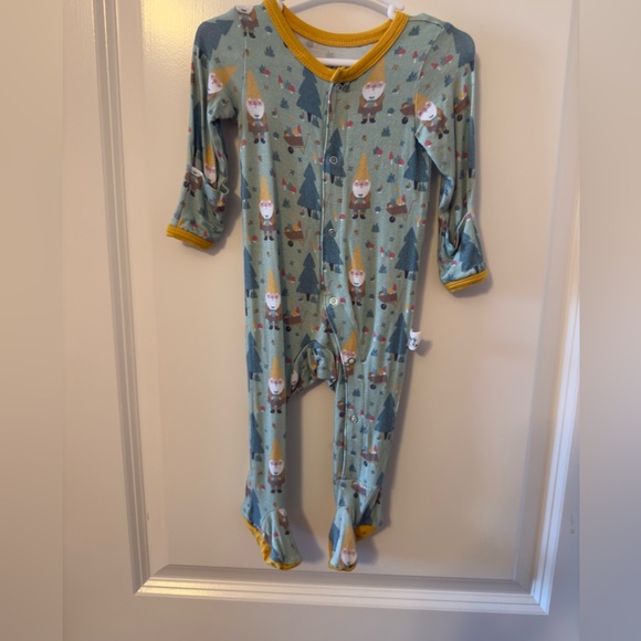 Newborn Kozi & Co bamboo gnome footie pajamas - Picture 1 of 5